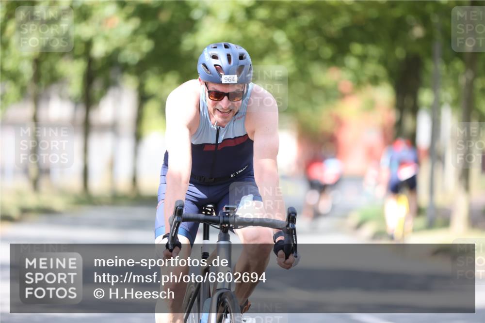 11.08.2024 - GEWOBA Citytriathlon Bremen H.Heesch http://msf.ph/oto/6802694 11.08.2024 12:04:09 Laufen  meine-sportfotos.de