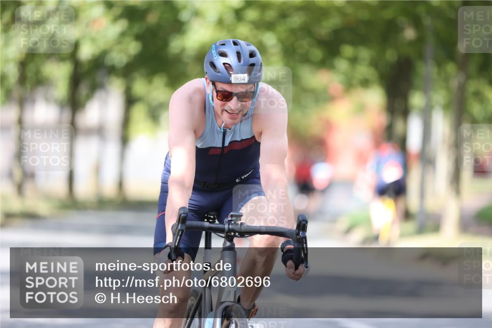 11.08.2024 - GEWOBA Citytriathlon Bremen H.Heesch http://msf.ph/oto/6802696 11.08.2024 12:04:09 Laufen  meine-sportfotos.de