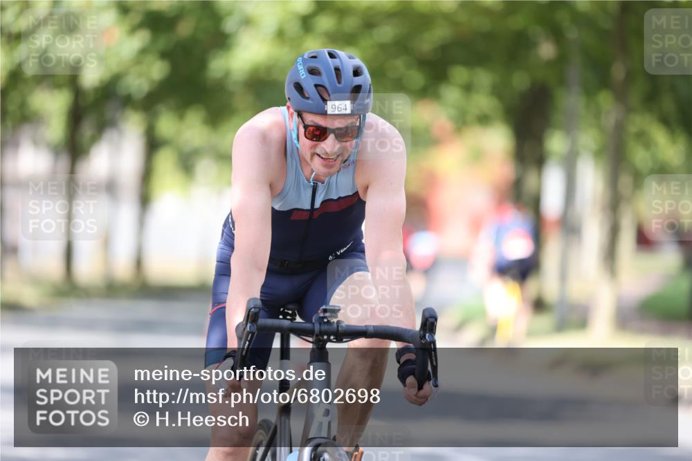 11.08.2024 - GEWOBA Citytriathlon Bremen H.Heesch http://msf.ph/oto/6802698 11.08.2024 12:04:09 Laufen  meine-sportfotos.de