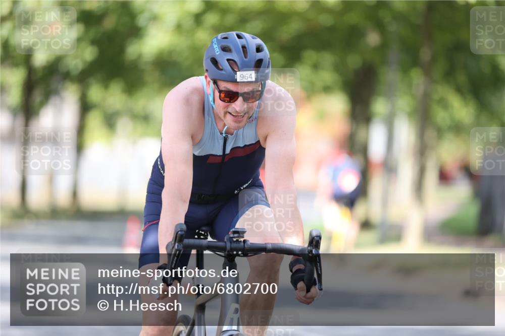 11.08.2024 - GEWOBA Citytriathlon Bremen H.Heesch http://msf.ph/oto/6802700 11.08.2024 12:04:09 Laufen  meine-sportfotos.de