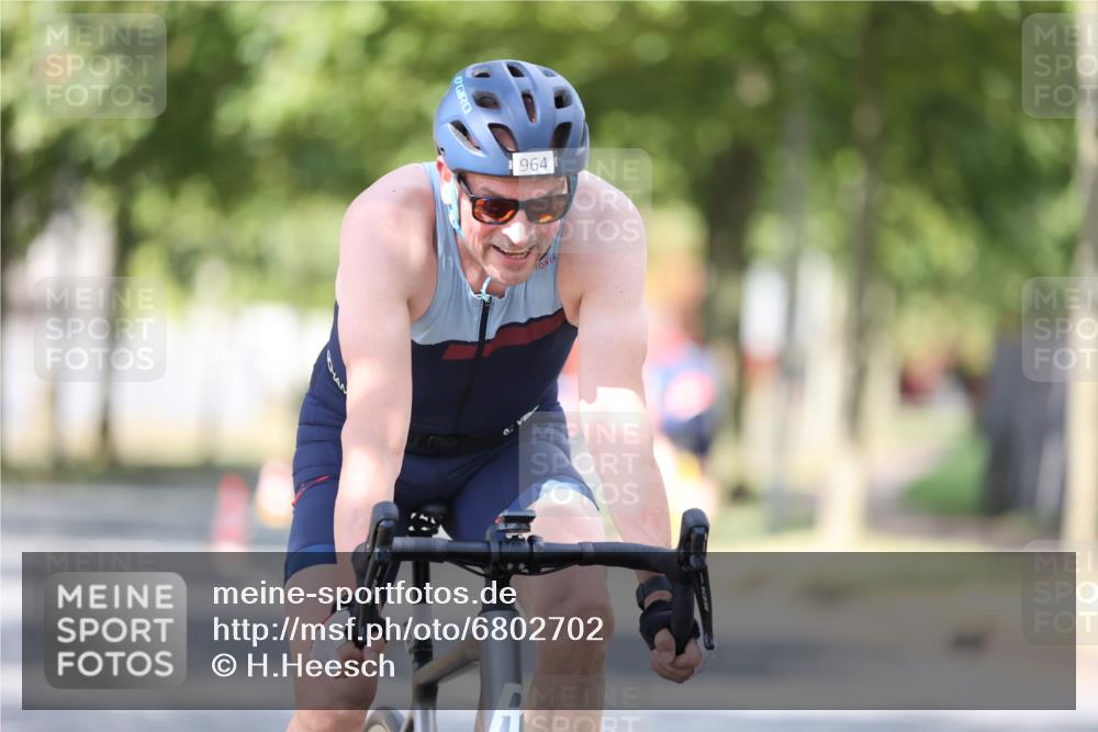 11.08.2024 - GEWOBA Citytriathlon Bremen H.Heesch http://msf.ph/oto/6802702 11.08.2024 12:04:09 Laufen  meine-sportfotos.de