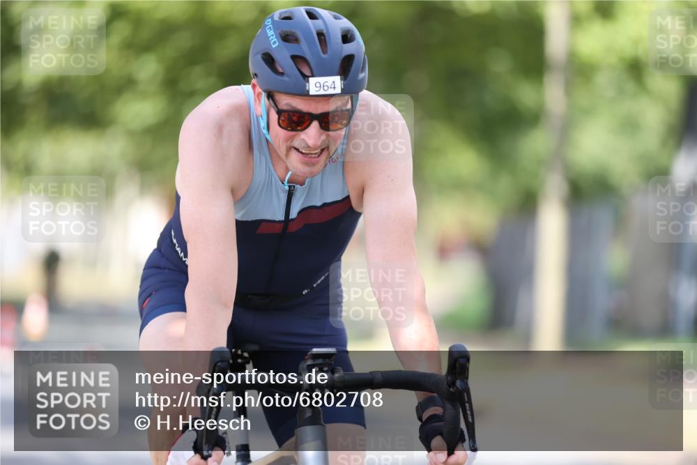 11.08.2024 - GEWOBA Citytriathlon Bremen H.Heesch http://msf.ph/oto/6802708 11.08.2024 12:04:10 Laufen  meine-sportfotos.de