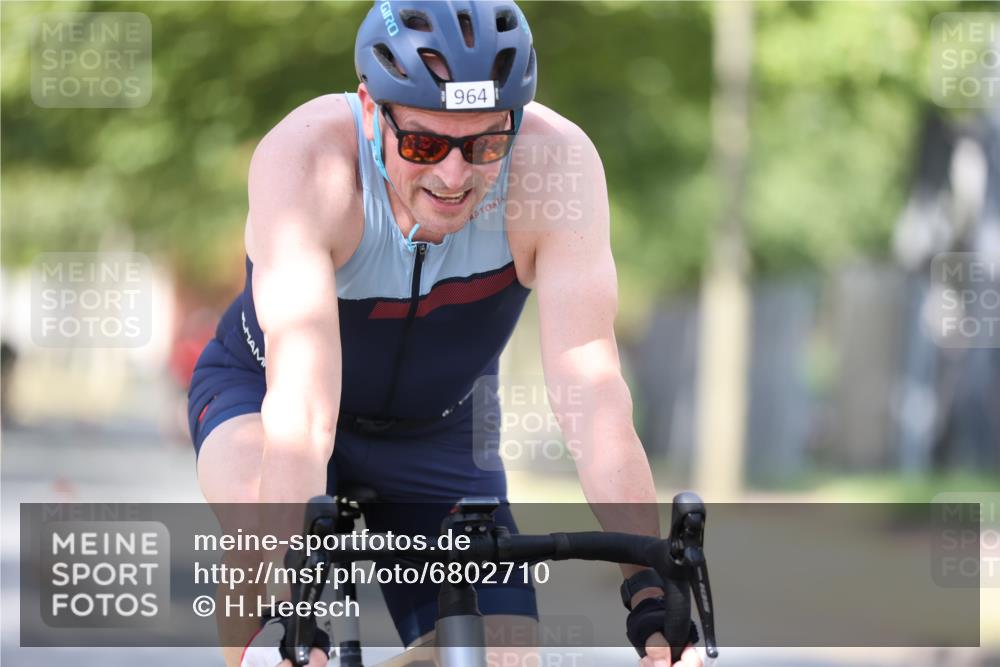 11.08.2024 - GEWOBA Citytriathlon Bremen H.Heesch http://msf.ph/oto/6802710 11.08.2024 12:04:10 Laufen  meine-sportfotos.de