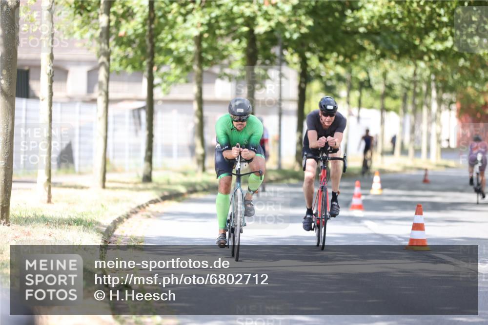 11.08.2024 - GEWOBA Citytriathlon Bremen H.Heesch http://msf.ph/oto/6802712 11.08.2024 12:04:16 Laufen  meine-sportfotos.de