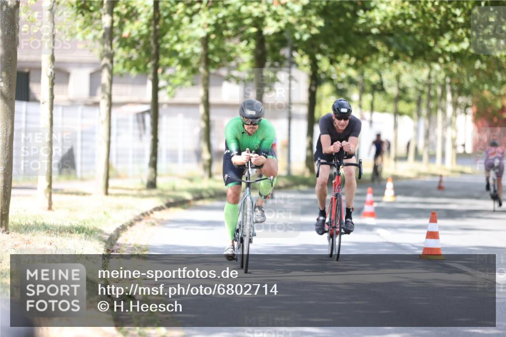 11.08.2024 - GEWOBA Citytriathlon Bremen H.Heesch http://msf.ph/oto/6802714 11.08.2024 12:04:16 Laufen  meine-sportfotos.de