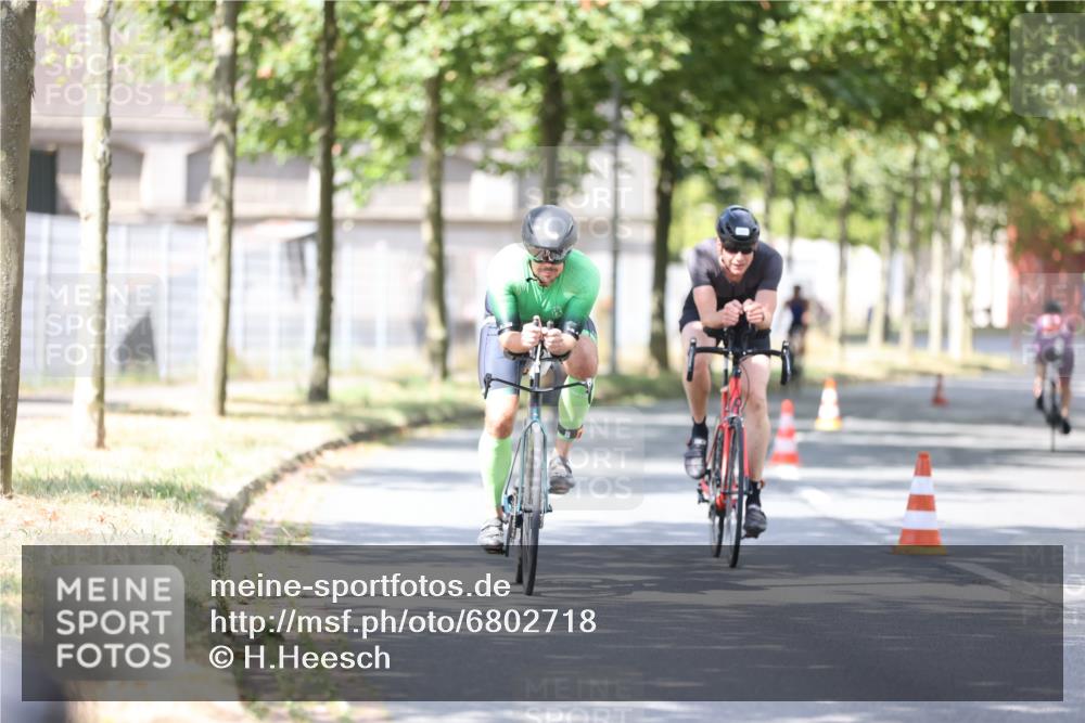 11.08.2024 - GEWOBA Citytriathlon Bremen H.Heesch http://msf.ph/oto/6802718 11.08.2024 12:04:16 Laufen  meine-sportfotos.de