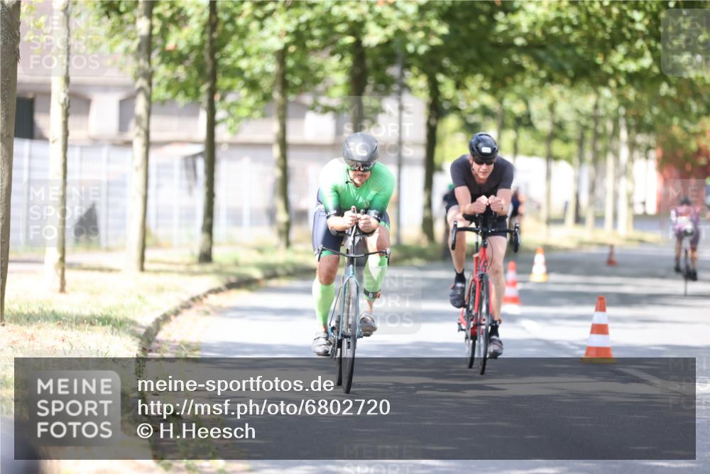 11.08.2024 - GEWOBA Citytriathlon Bremen H.Heesch http://msf.ph/oto/6802720 11.08.2024 12:04:16 Laufen  meine-sportfotos.de