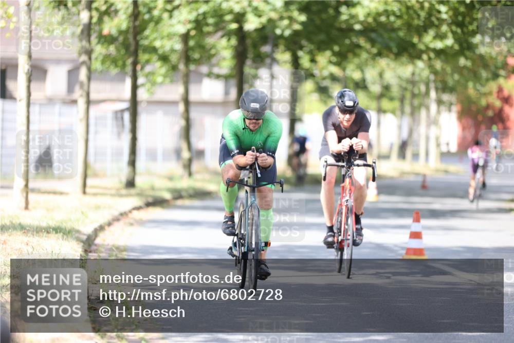 11.08.2024 - GEWOBA Citytriathlon Bremen H.Heesch http://msf.ph/oto/6802728 11.08.2024 12:04:16 Laufen  meine-sportfotos.de