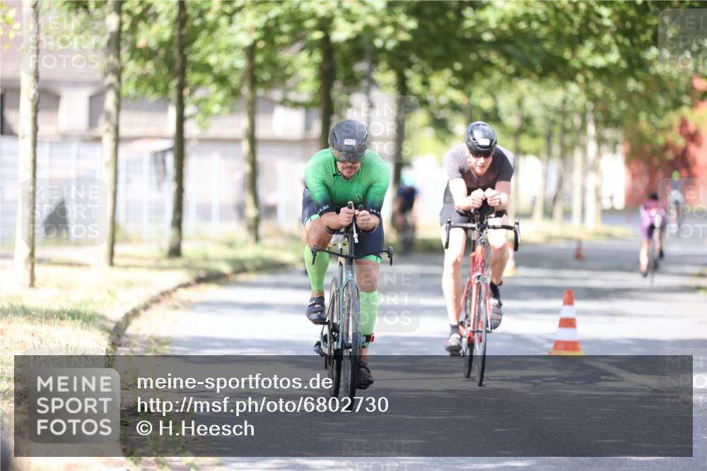 11.08.2024 - GEWOBA Citytriathlon Bremen H.Heesch http://msf.ph/oto/6802730 11.08.2024 12:04:16 Laufen  meine-sportfotos.de