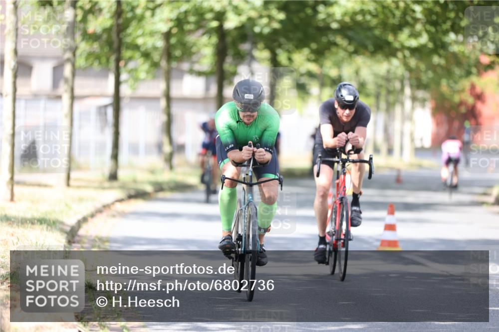 11.08.2024 - GEWOBA Citytriathlon Bremen H.Heesch http://msf.ph/oto/6802736 11.08.2024 12:04:17 Laufen  meine-sportfotos.de