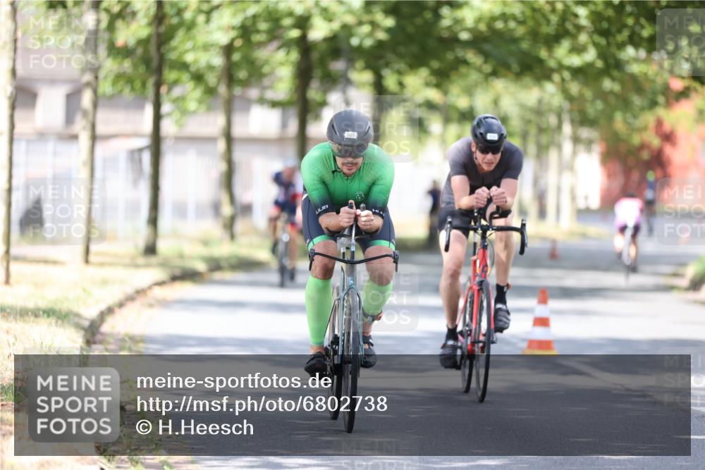 11.08.2024 - GEWOBA Citytriathlon Bremen H.Heesch http://msf.ph/oto/6802738 11.08.2024 12:04:17 Laufen  meine-sportfotos.de