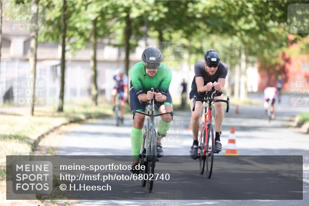 11.08.2024 - GEWOBA Citytriathlon Bremen H.Heesch http://msf.ph/oto/6802740 11.08.2024 12:04:17 Laufen  meine-sportfotos.de