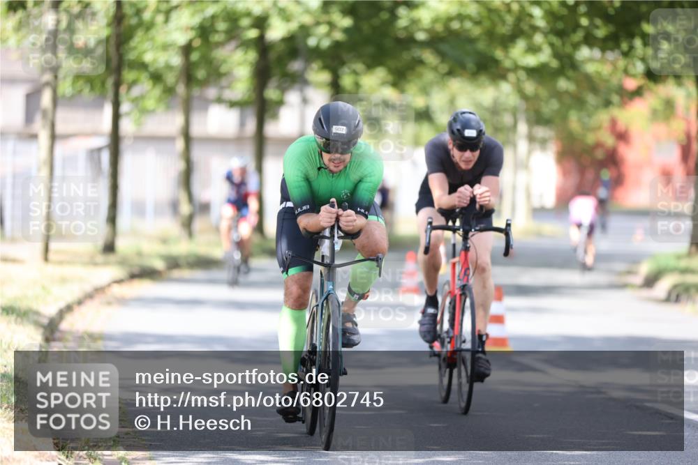 11.08.2024 - GEWOBA Citytriathlon Bremen H.Heesch http://msf.ph/oto/6802745 11.08.2024 12:04:17 Laufen  meine-sportfotos.de