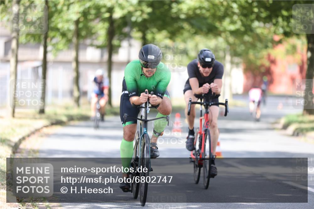 11.08.2024 - GEWOBA Citytriathlon Bremen H.Heesch http://msf.ph/oto/6802747 11.08.2024 12:04:17 Laufen  meine-sportfotos.de
