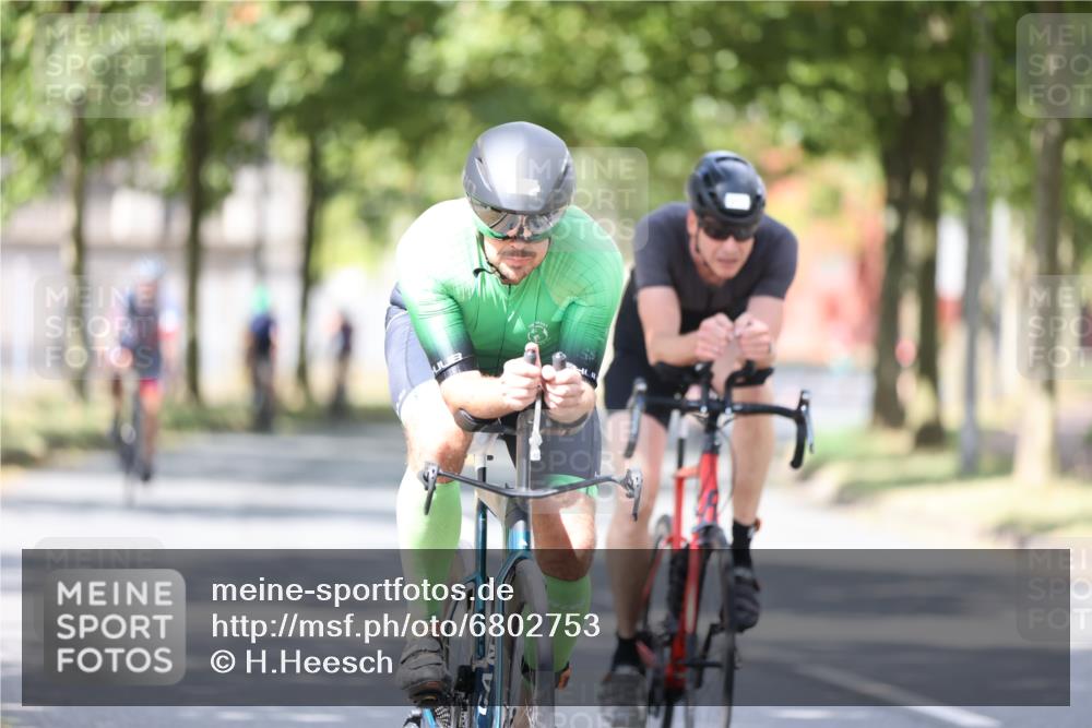 11.08.2024 - GEWOBA Citytriathlon Bremen H.Heesch http://msf.ph/oto/6802753 11.08.2024 12:04:17 Laufen  meine-sportfotos.de