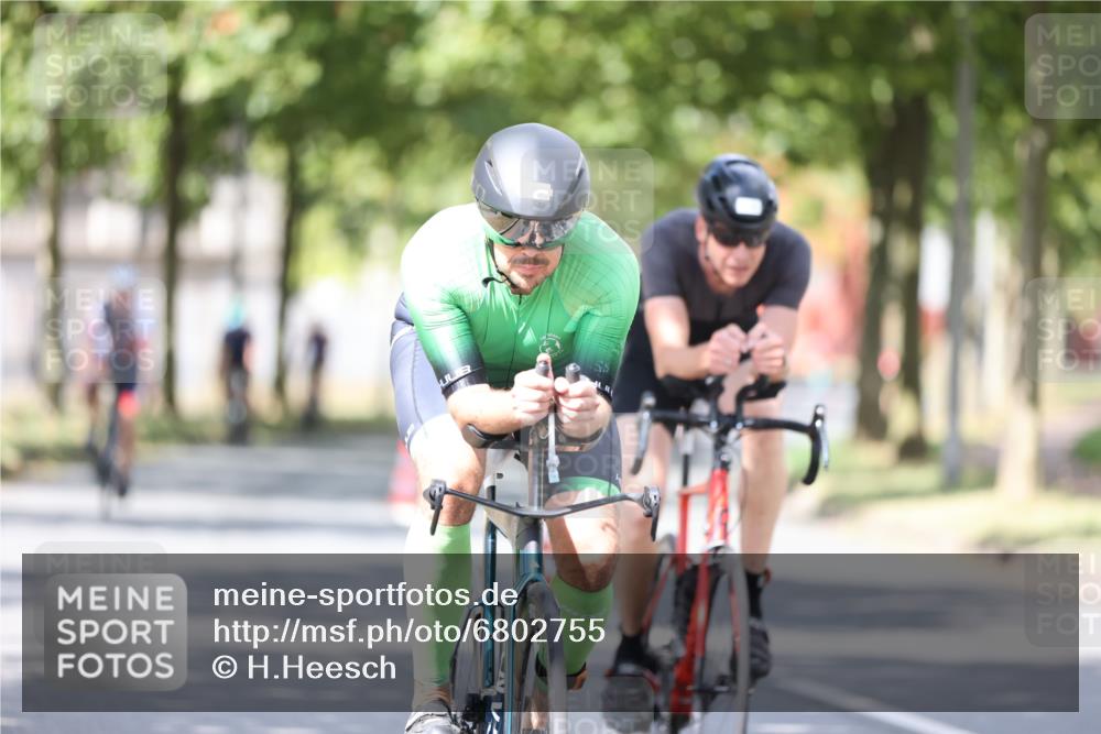 11.08.2024 - GEWOBA Citytriathlon Bremen H.Heesch http://msf.ph/oto/6802755 11.08.2024 12:04:17 Laufen  meine-sportfotos.de