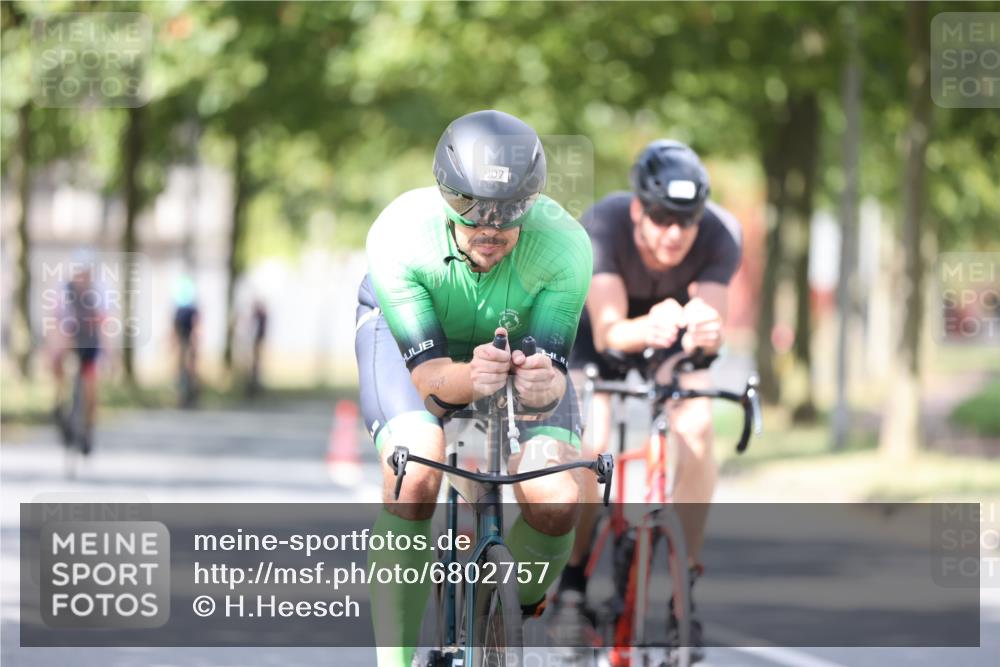 11.08.2024 - GEWOBA Citytriathlon Bremen H.Heesch http://msf.ph/oto/6802757 11.08.2024 12:04:17 Laufen  meine-sportfotos.de