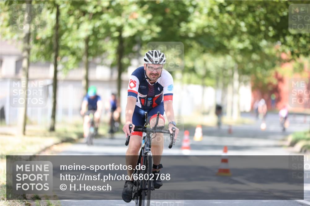 11.08.2024 - GEWOBA Citytriathlon Bremen H.Heesch http://msf.ph/oto/6802768 11.08.2024 12:04:20 Laufen  meine-sportfotos.de