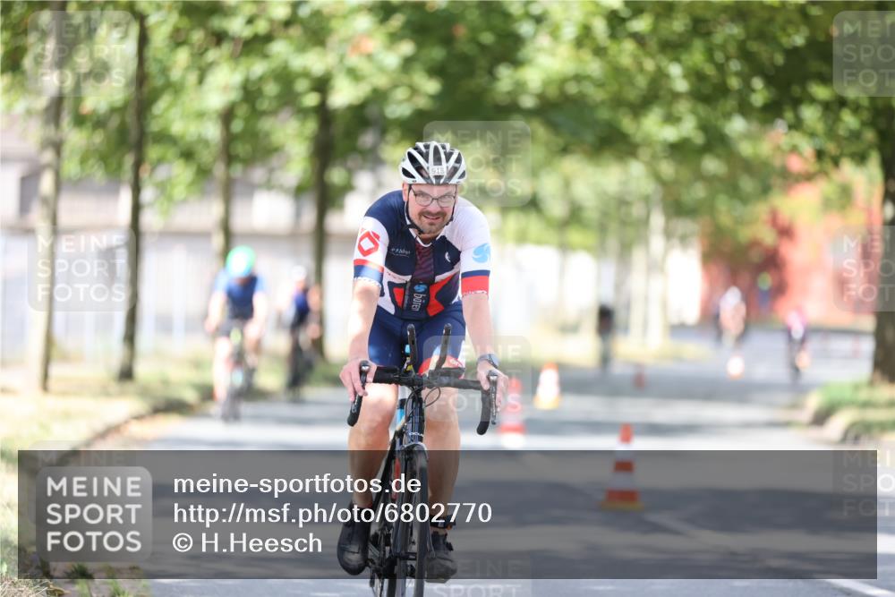 11.08.2024 - GEWOBA Citytriathlon Bremen H.Heesch http://msf.ph/oto/6802770 11.08.2024 12:04:20 Laufen  meine-sportfotos.de