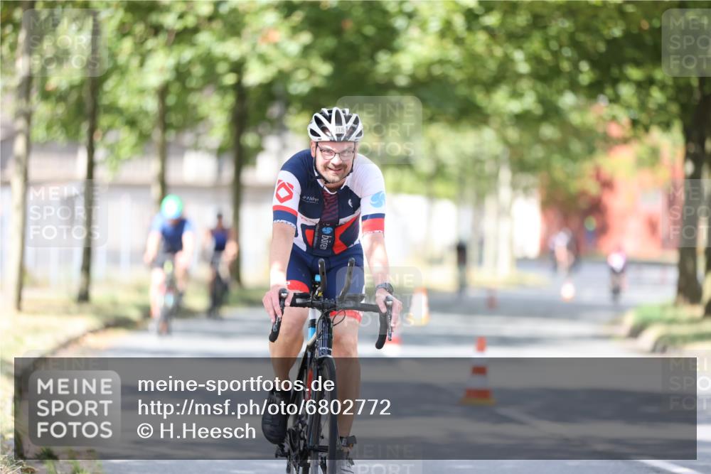 11.08.2024 - GEWOBA Citytriathlon Bremen H.Heesch http://msf.ph/oto/6802772 11.08.2024 12:04:20 Laufen  meine-sportfotos.de