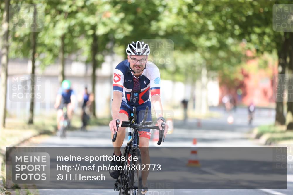 11.08.2024 - GEWOBA Citytriathlon Bremen H.Heesch http://msf.ph/oto/6802773 11.08.2024 12:04:20 Laufen  meine-sportfotos.de