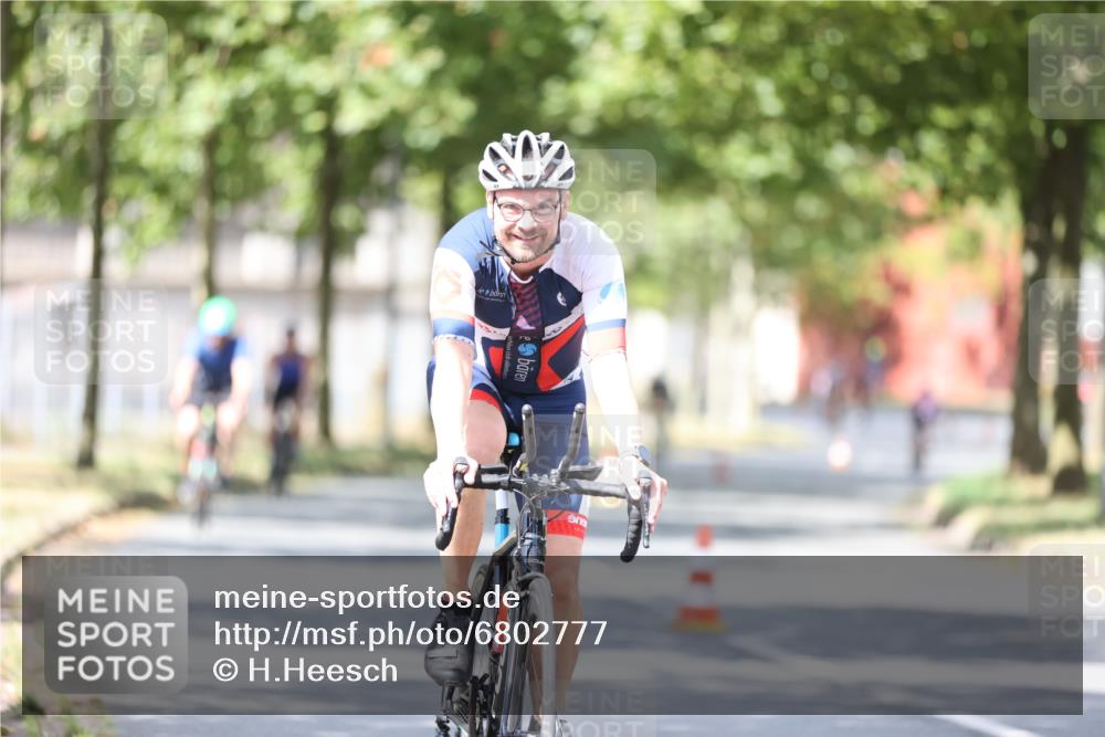 11.08.2024 - GEWOBA Citytriathlon Bremen H.Heesch http://msf.ph/oto/6802777 11.08.2024 12:04:20 Laufen  meine-sportfotos.de