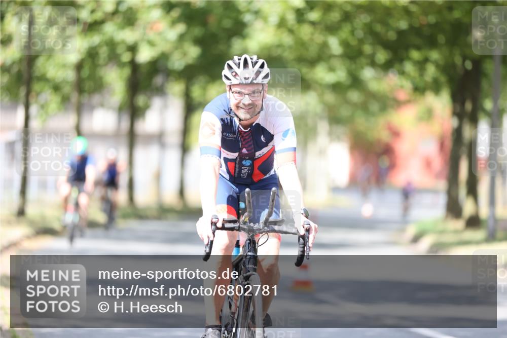 11.08.2024 - GEWOBA Citytriathlon Bremen H.Heesch http://msf.ph/oto/6802781 11.08.2024 12:04:20 Laufen  meine-sportfotos.de