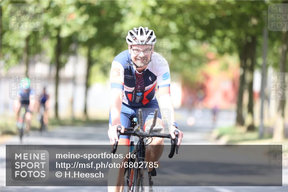 11.08.2024 - GEWOBA Citytriathlon Bremen H.Heesch http://msf.ph/oto/6802785 11.08.2024 12:04:20 Laufen  meine-sportfotos.de