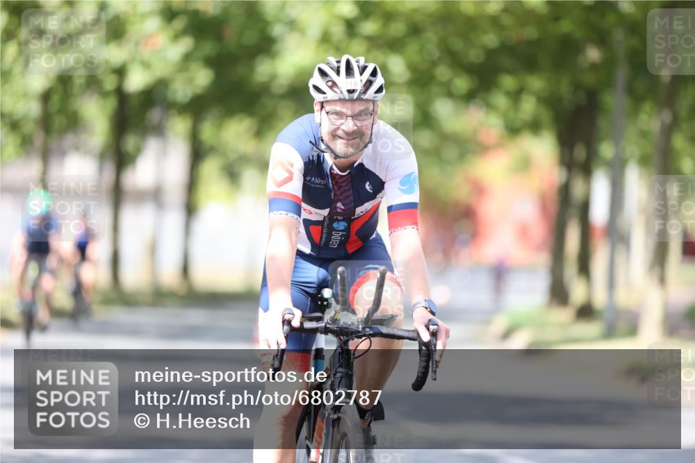 11.08.2024 - GEWOBA Citytriathlon Bremen H.Heesch http://msf.ph/oto/6802787 11.08.2024 12:04:20 Laufen  meine-sportfotos.de