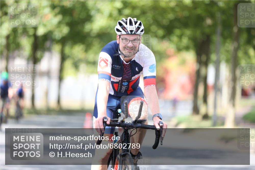 11.08.2024 - GEWOBA Citytriathlon Bremen H.Heesch http://msf.ph/oto/6802789 11.08.2024 12:04:20 Laufen  meine-sportfotos.de