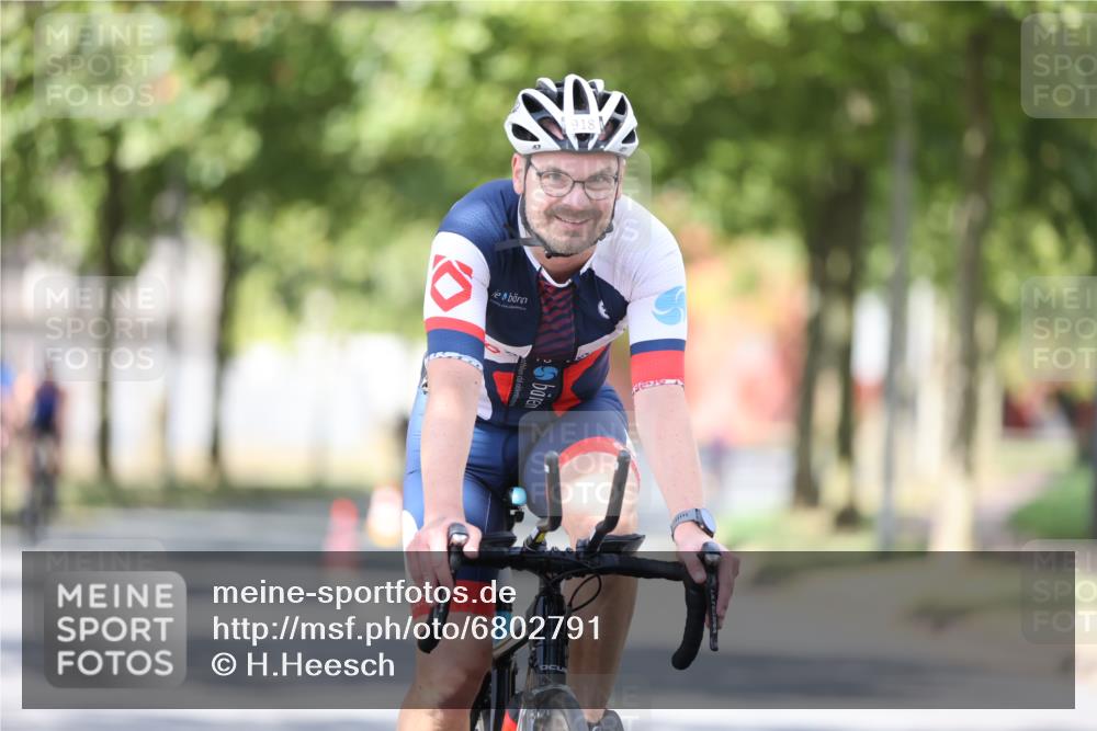 11.08.2024 - GEWOBA Citytriathlon Bremen H.Heesch http://msf.ph/oto/6802791 11.08.2024 12:04:20 Laufen  meine-sportfotos.de
