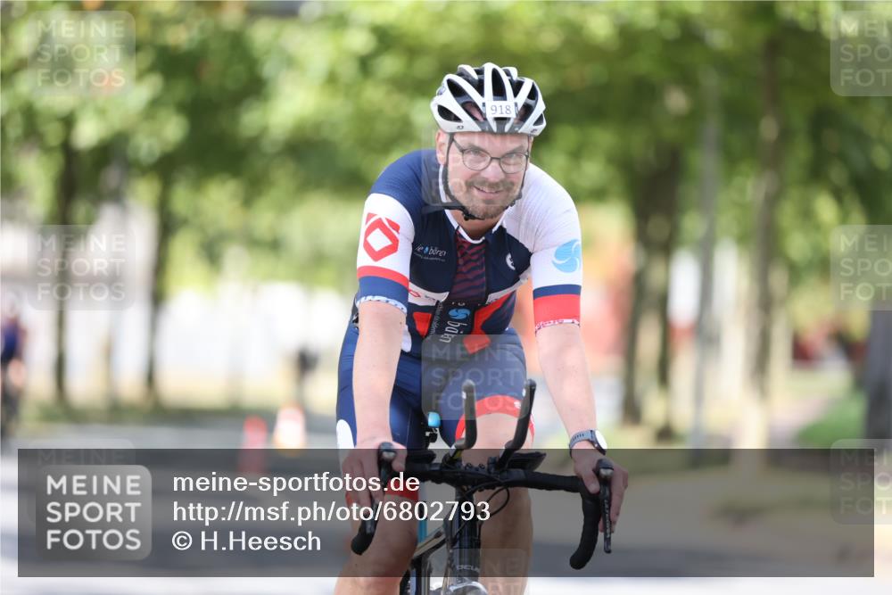 11.08.2024 - GEWOBA Citytriathlon Bremen H.Heesch http://msf.ph/oto/6802793 11.08.2024 12:04:20 Laufen  meine-sportfotos.de