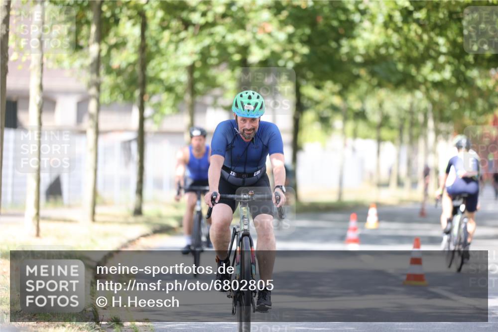 11.08.2024 - GEWOBA Citytriathlon Bremen H.Heesch http://msf.ph/oto/6802805 11.08.2024 12:04:23 Laufen  meine-sportfotos.de