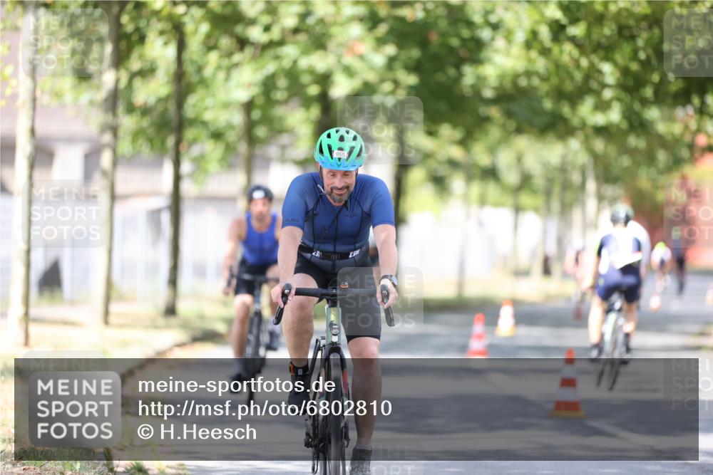 11.08.2024 - GEWOBA Citytriathlon Bremen H.Heesch http://msf.ph/oto/6802810 11.08.2024 12:04:23 Laufen  meine-sportfotos.de