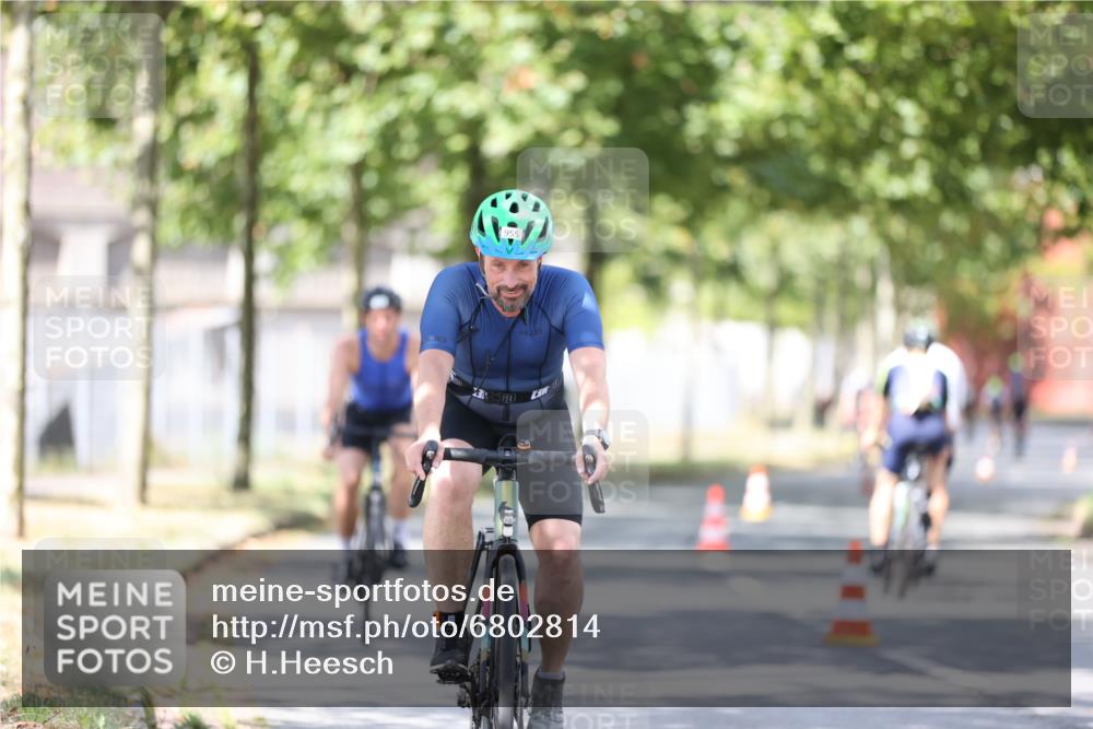 11.08.2024 - GEWOBA Citytriathlon Bremen H.Heesch http://msf.ph/oto/6802814 11.08.2024 12:04:23 Laufen  meine-sportfotos.de