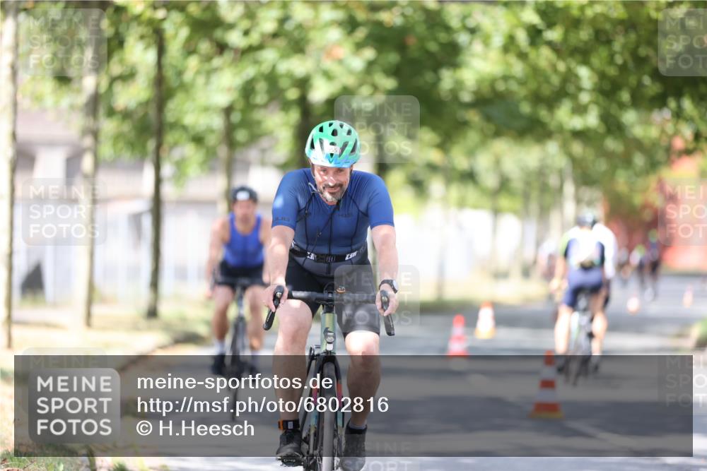 11.08.2024 - GEWOBA Citytriathlon Bremen H.Heesch http://msf.ph/oto/6802816 11.08.2024 12:04:23 Laufen  meine-sportfotos.de