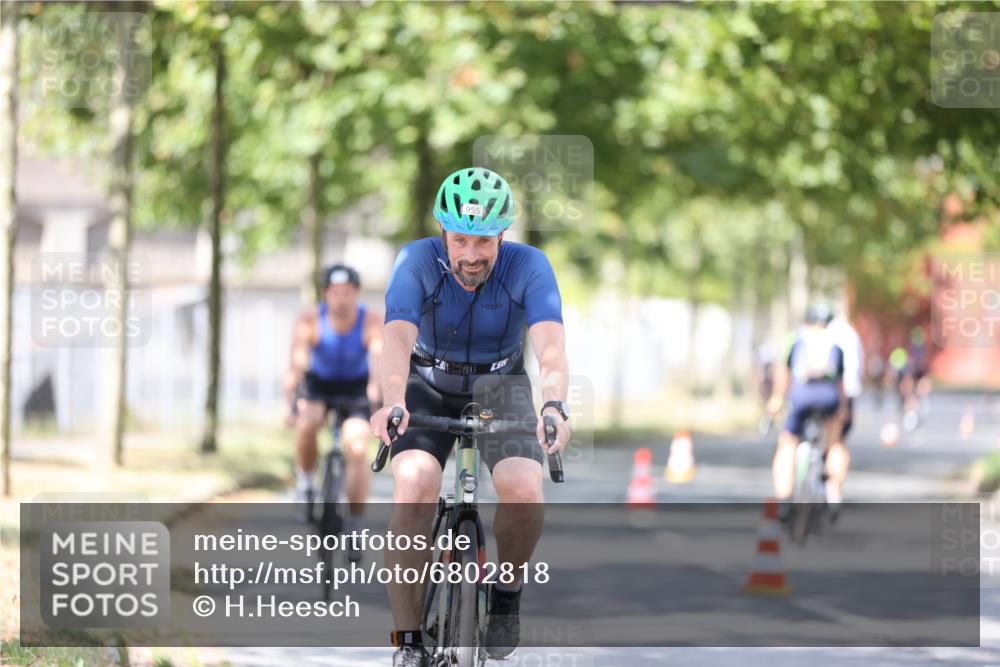 11.08.2024 - GEWOBA Citytriathlon Bremen H.Heesch http://msf.ph/oto/6802818 11.08.2024 12:04:23 Laufen  meine-sportfotos.de