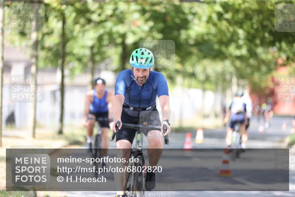 11.08.2024 - GEWOBA Citytriathlon Bremen H.Heesch http://msf.ph/oto/6802820 11.08.2024 12:04:23 Laufen  meine-sportfotos.de