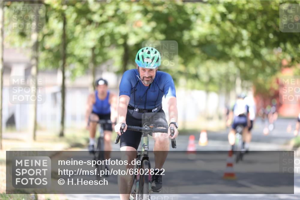 11.08.2024 - GEWOBA Citytriathlon Bremen H.Heesch http://msf.ph/oto/6802822 11.08.2024 12:04:23 Laufen  meine-sportfotos.de