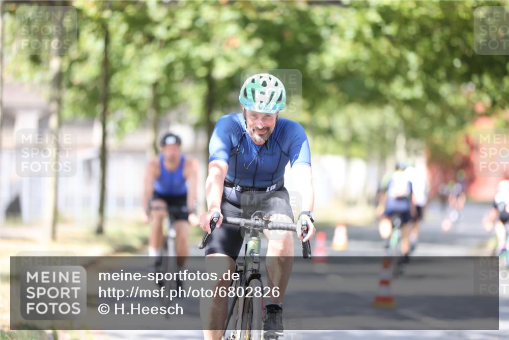 11.08.2024 - GEWOBA Citytriathlon Bremen H.Heesch http://msf.ph/oto/6802826 11.08.2024 12:04:23 Laufen  meine-sportfotos.de