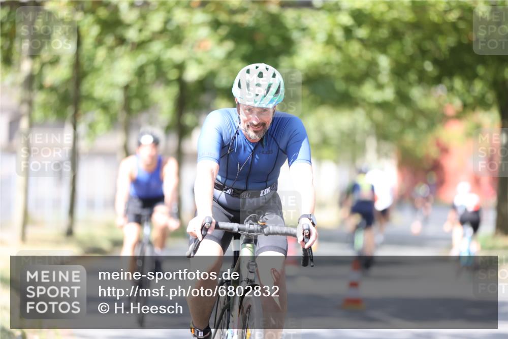 11.08.2024 - GEWOBA Citytriathlon Bremen H.Heesch http://msf.ph/oto/6802832 11.08.2024 12:04:24 Laufen  meine-sportfotos.de