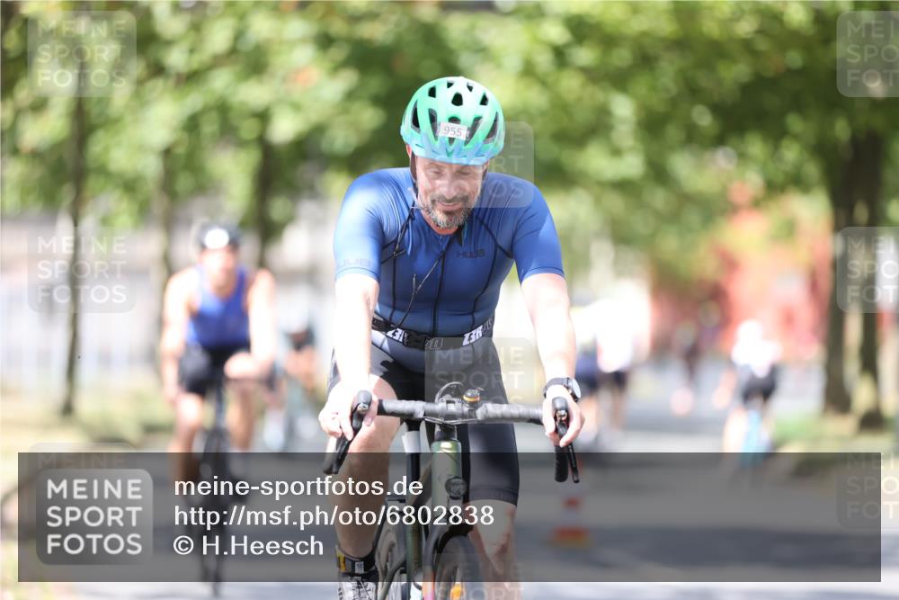 11.08.2024 - GEWOBA Citytriathlon Bremen H.Heesch http://msf.ph/oto/6802838 11.08.2024 12:04:24 Laufen  meine-sportfotos.de