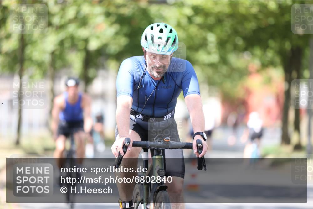 11.08.2024 - GEWOBA Citytriathlon Bremen H.Heesch http://msf.ph/oto/6802840 11.08.2024 12:04:24 Laufen  meine-sportfotos.de