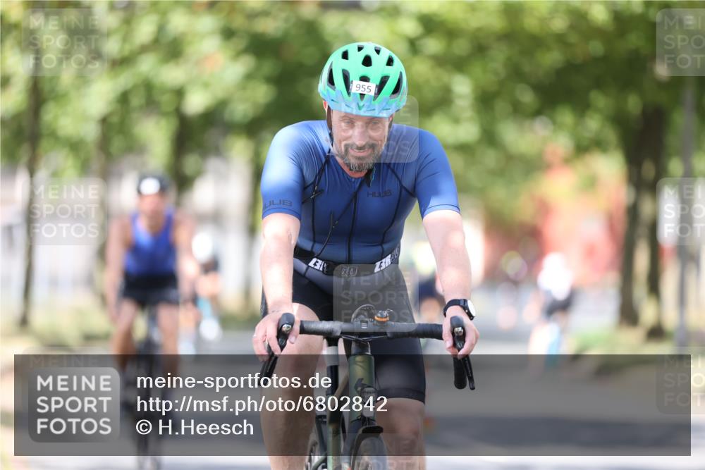 11.08.2024 - GEWOBA Citytriathlon Bremen H.Heesch http://msf.ph/oto/6802842 11.08.2024 12:04:24 Laufen  meine-sportfotos.de