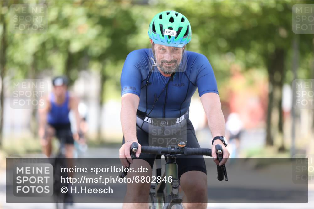 11.08.2024 - GEWOBA Citytriathlon Bremen H.Heesch http://msf.ph/oto/6802846 11.08.2024 12:04:24 Laufen  meine-sportfotos.de