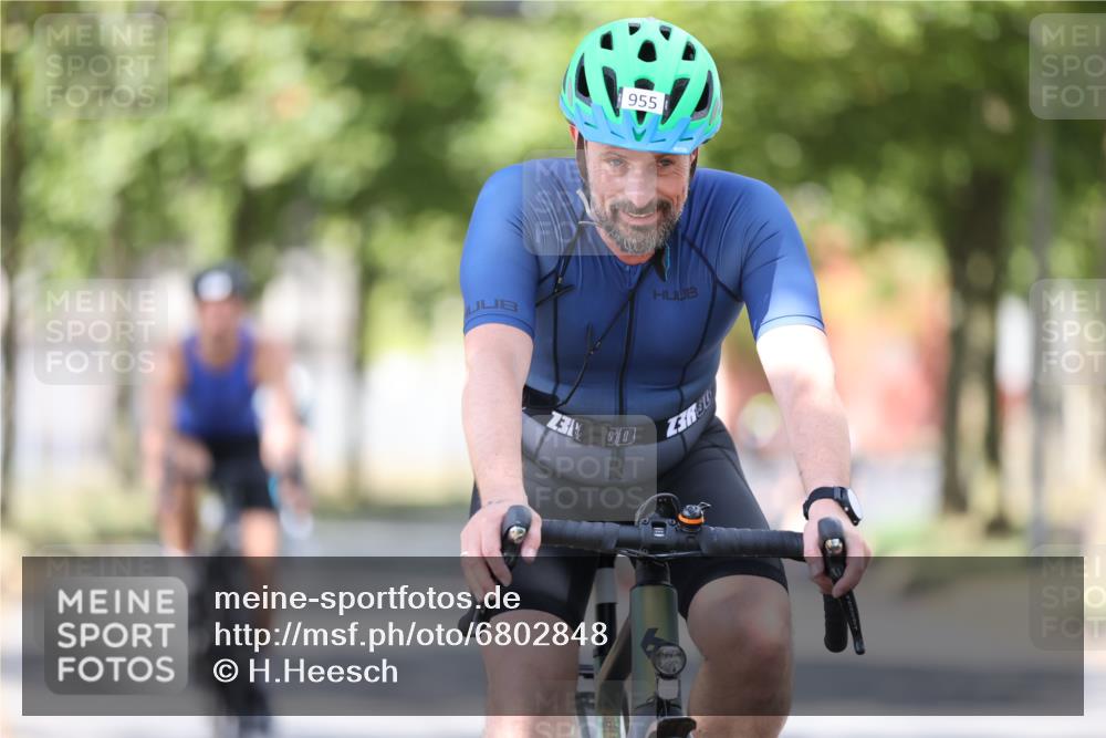 11.08.2024 - GEWOBA Citytriathlon Bremen H.Heesch http://msf.ph/oto/6802848 11.08.2024 12:04:24 Laufen  meine-sportfotos.de