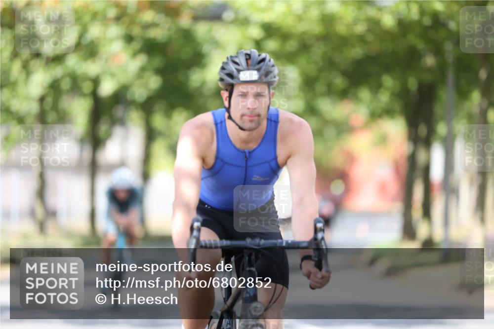 11.08.2024 - GEWOBA Citytriathlon Bremen H.Heesch http://msf.ph/oto/6802852 11.08.2024 12:04:25 Laufen  meine-sportfotos.de