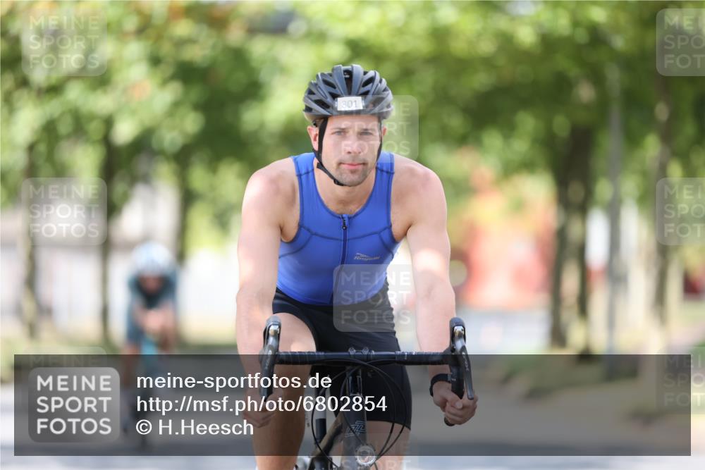 11.08.2024 - GEWOBA Citytriathlon Bremen H.Heesch http://msf.ph/oto/6802854 11.08.2024 12:04:25 Laufen  meine-sportfotos.de