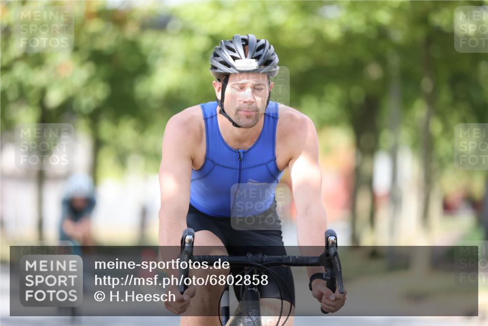11.08.2024 - GEWOBA Citytriathlon Bremen H.Heesch http://msf.ph/oto/6802858 11.08.2024 12:04:25 Laufen  meine-sportfotos.de