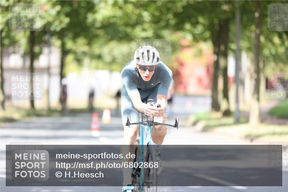 11.08.2024 - GEWOBA Citytriathlon Bremen H.Heesch http://msf.ph/oto/6802868 11.08.2024 12:04:27 Laufen  meine-sportfotos.de